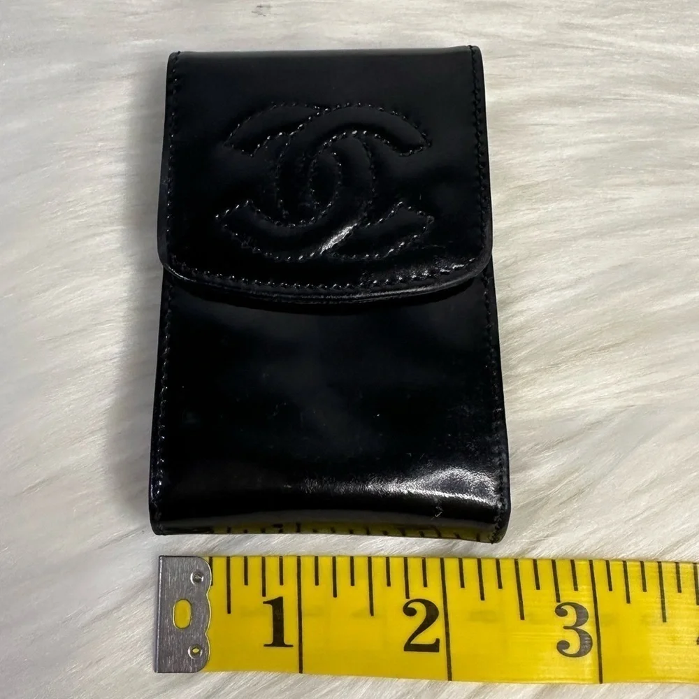 CHANEL cardholder / keyholder patent leather flap pouch in black - Picture 16 of 17